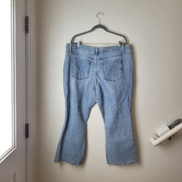 Terra & Sky Plus Size Lightwash Distressed Wide Leg Jeans - Picture 9 of 9